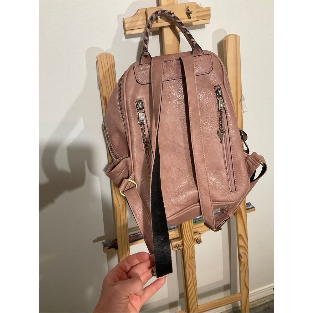 Jessie & James handbags Madison concealed carry backpack color TAUPE faux leathe - Picture 2 of 13